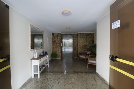 Apartamento para alugar com 76m², 2 quartos e 1 vaga Apartamento para alugar com 76m², 2 quartos e 1 vagaHall de entrada