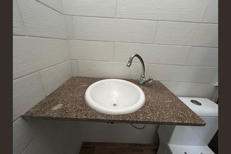 Casa para alugar com 50m², 2 quartos e sem vagaDetalhe do banheiro
