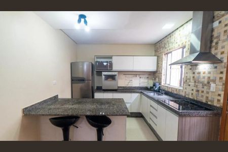 Casa à venda com 300m², 5 quartos e 2 vagas Casa à venda com 300m², 5 quartos e 2 vagasFoto 02