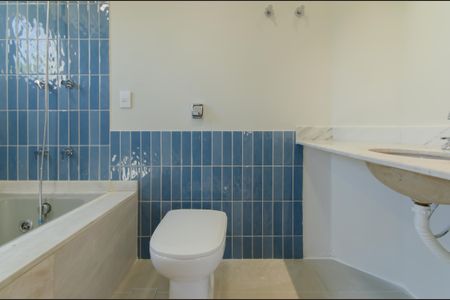 Apartamento à venda com 220m², 4 quartos e 3 vagas Apartamento à venda com 220m², 4 quartos e 3 vagasBanheiro da Suíte 2