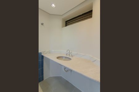 Apartamento à venda com 220m², 4 quartos e 3 vagas Apartamento à venda com 220m², 4 quartos e 3 vagasBanheiro da Suíte 2