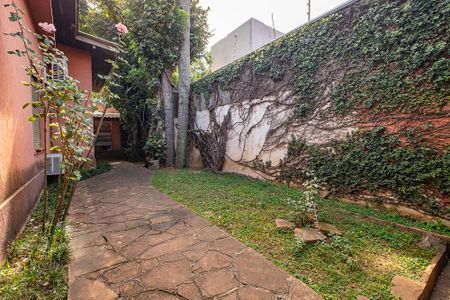 Casa para alugar com 210m², 4 quartos e 8 vagas Casa para alugar com 210m², 4 quartos e 8 vagasQuintal