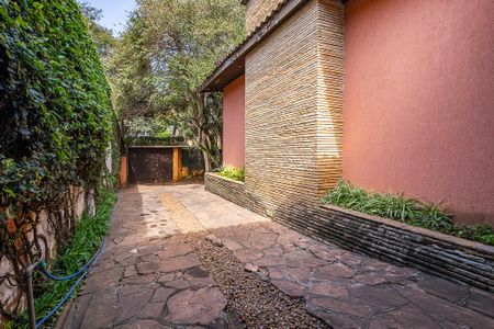 Casa para alugar com 210m², 4 quartos e 8 vagas Casa para alugar com 210m², 4 quartos e 8 vagasQuintal