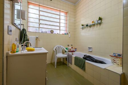 Casa para alugar com 210m², 4 quartos e 8 vagas Casa para alugar com 210m², 4 quartos e 8 vagasBanheiro Social 2