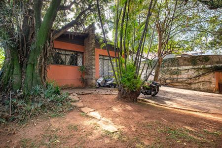 Casa para alugar com 210m², 4 quartos e 8 vagas Casa para alugar com 210m², 4 quartos e 8 vagasQuintal