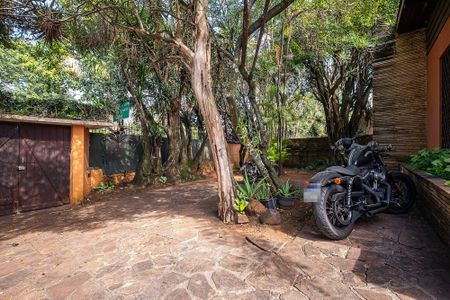 Casa para alugar com 210m², 4 quartos e 8 vagas Casa para alugar com 210m², 4 quartos e 8 vagasQuintal