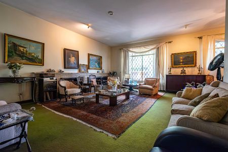 Casa para alugar com 210m², 4 quartos e 8 vagas Casa para alugar com 210m², 4 quartos e 8 vagasSala