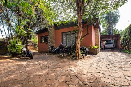 Casa para alugar com 210m², 4 quartos e 8 vagas Casa para alugar com 210m², 4 quartos e 8 vagasQuintal