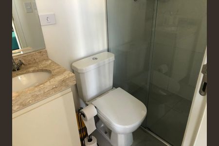 Banheiro de kitnet/studio para alugar com 1 quarto, 28m² em Santana, São Paulo