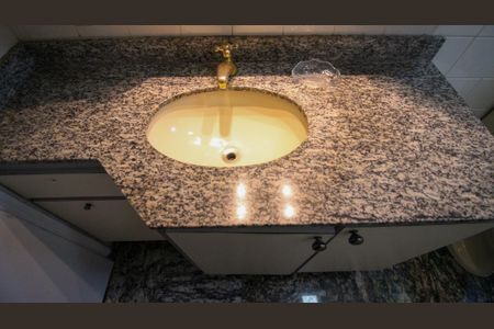 Apartamento à venda com 62m², 2 quartos e 1 vaga Apartamento à venda com 62m², 2 quartos e 1 vagaBanheiro