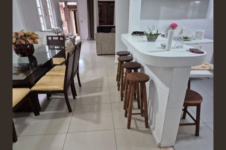 Casa à venda com 3 quartos, 515m² em Itaipu, Niterói