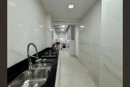 Apartamento à venda com 152m², 4 quartos e sem vagaCozinha e Área de Serviço