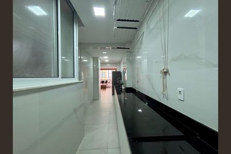 Apartamento à venda com 152m², 4 quartos e sem vagaCozinha e Área de Serviço