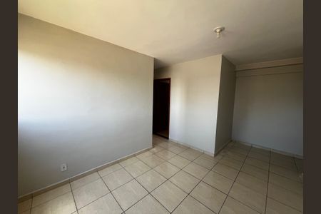 Sala de apartamento para alugar com 2 quartos, 48m² em Qr 110, Brasília