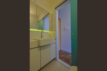 Banheiro de apartamento à venda com 1 quarto, 40m² em Funcionários, Belo Horizonte