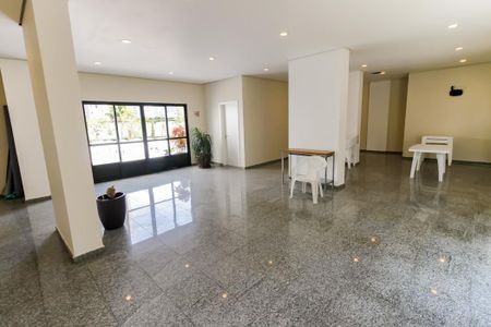 Apartamento à venda com 110m², 4 quartos e 2 vagas Apartamento à venda com 110m², 4 quartos e 2 vagasÁrea comum - Salão de festas