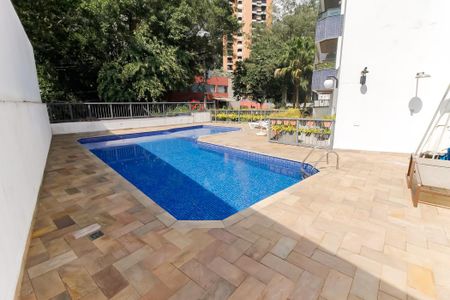 Apartamento à venda com 110m², 4 quartos e 2 vagas Apartamento à venda com 110m², 4 quartos e 2 vagasÁrea comum - Piscina