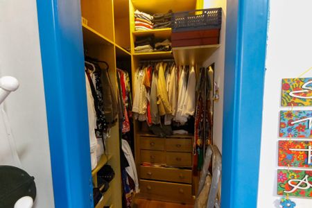 Apartamento à venda com 110m², 4 quartos e 2 vagas Apartamento à venda com 110m², 4 quartos e 2 vagasCloset da suíte