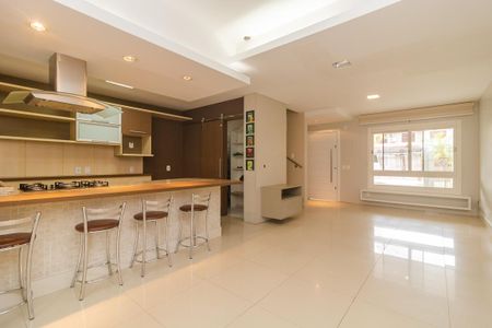 Casa para alugar com 200m², 3 quartos e 1 vaga Casa para alugar com 200m², 3 quartos e 1 vagaSala