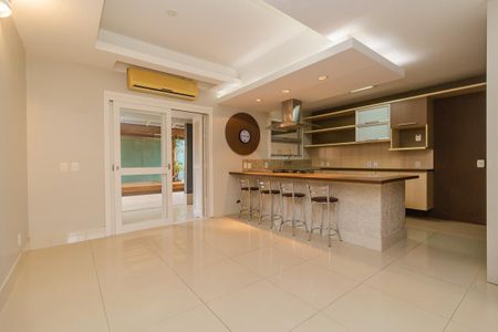 Casa para alugar com 200m², 3 quartos e 1 vaga Casa para alugar com 200m², 3 quartos e 1 vagaSala