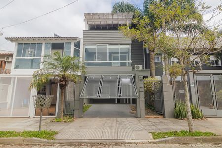 Casa para alugar com 200m², 3 quartos e 1 vaga Casa para alugar com 200m², 3 quartos e 1 vagaFachada