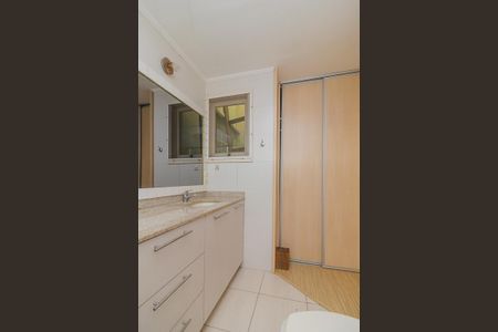 Casa para alugar com 200m², 3 quartos e 1 vaga Casa para alugar com 200m², 3 quartos e 1 vagaBanheiro da Suíte