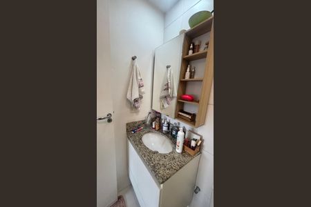 Apartamento à venda com 78m², 2 quartos e 2 vagasBanheiro da Suíte 2