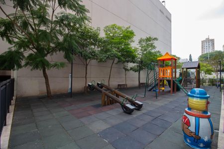 Apartamento para alugar com 45m², 2 quartos e 1 vaga Apartamento para alugar com 45m², 2 quartos e 1 vagaÁrea comum - Playground