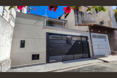 Casa à venda com 115m², 3 quartos e 2 vagas Casa à venda com 115m², 3 quartos e 2 vagasFachada