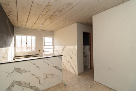 Sala de casa para alugar com 2 quartos, 40m² em Parque Casa de Pedra, São Paulo