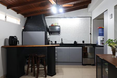 Casa à venda com 110m², 3 quartos e 2 vagasCozinha - Churrasqueira