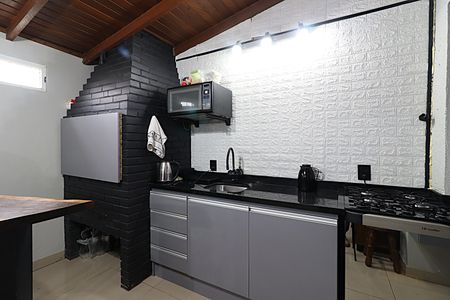 Casa à venda com 110m², 3 quartos e 2 vagasCozinha - Churrasqueira