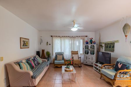 Casa de condomínio à venda com 131m², 4 quartos e 2 vagasSala