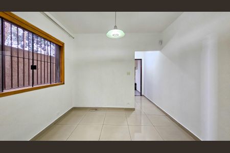 Casa à venda com 130m², 4 quartos e 2 vagasSala