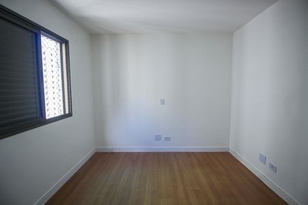 Apartamento para alugar com 120m², 3 quartos e 2 vagasQuarto 2