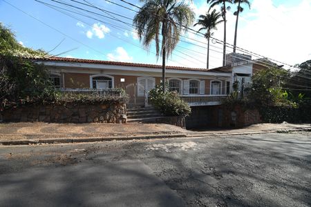 Casa à venda com 1570m², 7 quartos e 6 vagasFachada