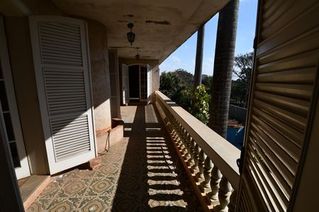 Casa à venda com 1570m², 7 quartos e 6 vagasSacada Suíte 5