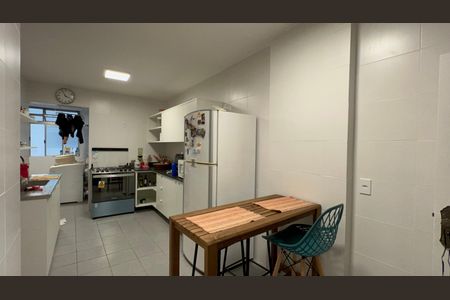 Apartamento à venda com 131m², 3 quartos e 2 vagas Apartamento à venda com 131m², 3 quartos e 2 vagasCozinha