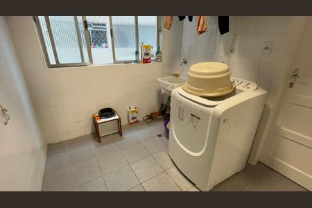 Apartamento à venda com 131m², 3 quartos e 2 vagas Apartamento à venda com 131m², 3 quartos e 2 vagasÁrea de Serviço