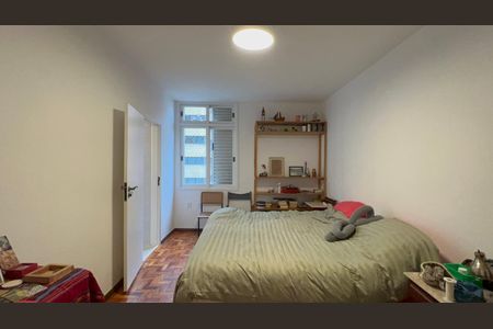 Apartamento à venda com 131m², 3 quartos e 2 vagas Apartamento à venda com 131m², 3 quartos e 2 vagasSuite