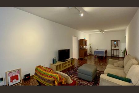 Apartamento à venda com 131m², 3 quartos e 2 vagas Apartamento à venda com 131m², 3 quartos e 2 vagasSala de TV