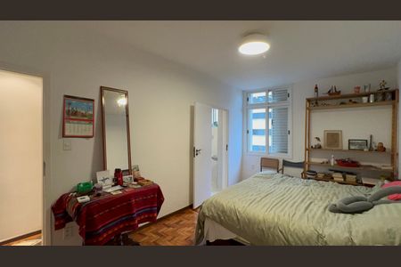 Apartamento à venda com 131m², 3 quartos e 2 vagas Apartamento à venda com 131m², 3 quartos e 2 vagasSuite