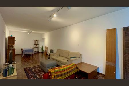 Apartamento à venda com 131m², 3 quartos e 2 vagas Apartamento à venda com 131m², 3 quartos e 2 vagasSala de TV