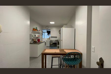 Apartamento à venda com 131m², 3 quartos e 2 vagas Apartamento à venda com 131m², 3 quartos e 2 vagasCozinha