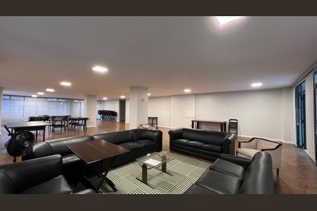 Apartamento à venda com 131m², 3 quartos e 2 vagas Apartamento à venda com 131m², 3 quartos e 2 vagasÁrea comum - Salão de festas
