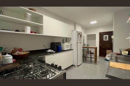 Apartamento à venda com 131m², 3 quartos e 2 vagas Apartamento à venda com 131m², 3 quartos e 2 vagasCozinha