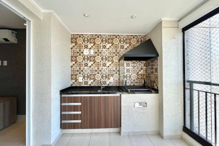 Apartamento à venda com 74m², 2 quartos e 1 vaga Apartamento à venda com 74m², 2 quartos e 1 vagaVaranda