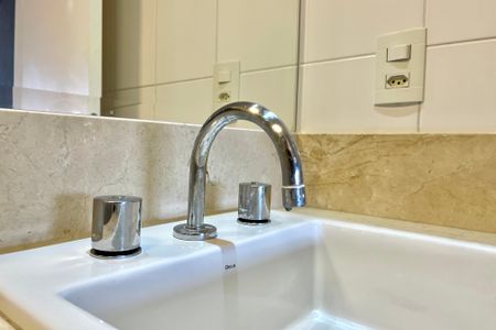 Apartamento à venda com 74m², 2 quartos e 1 vaga Apartamento à venda com 74m², 2 quartos e 1 vagaBanheiro da Suíte