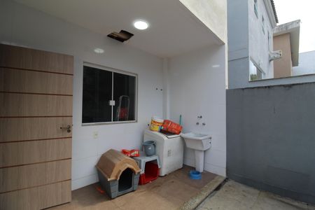 Casa de condomínio à venda com 232m², 4 quartos e 2 vagasÁrea de serviço