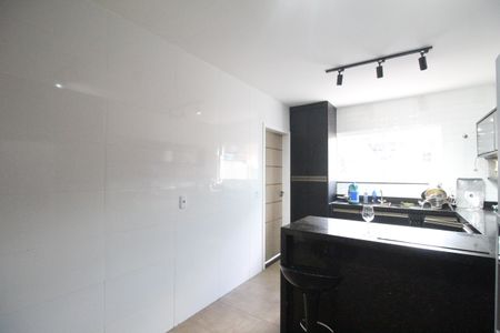 Casa de condomínio à venda com 232m², 4 quartos e 2 vagasCozinha